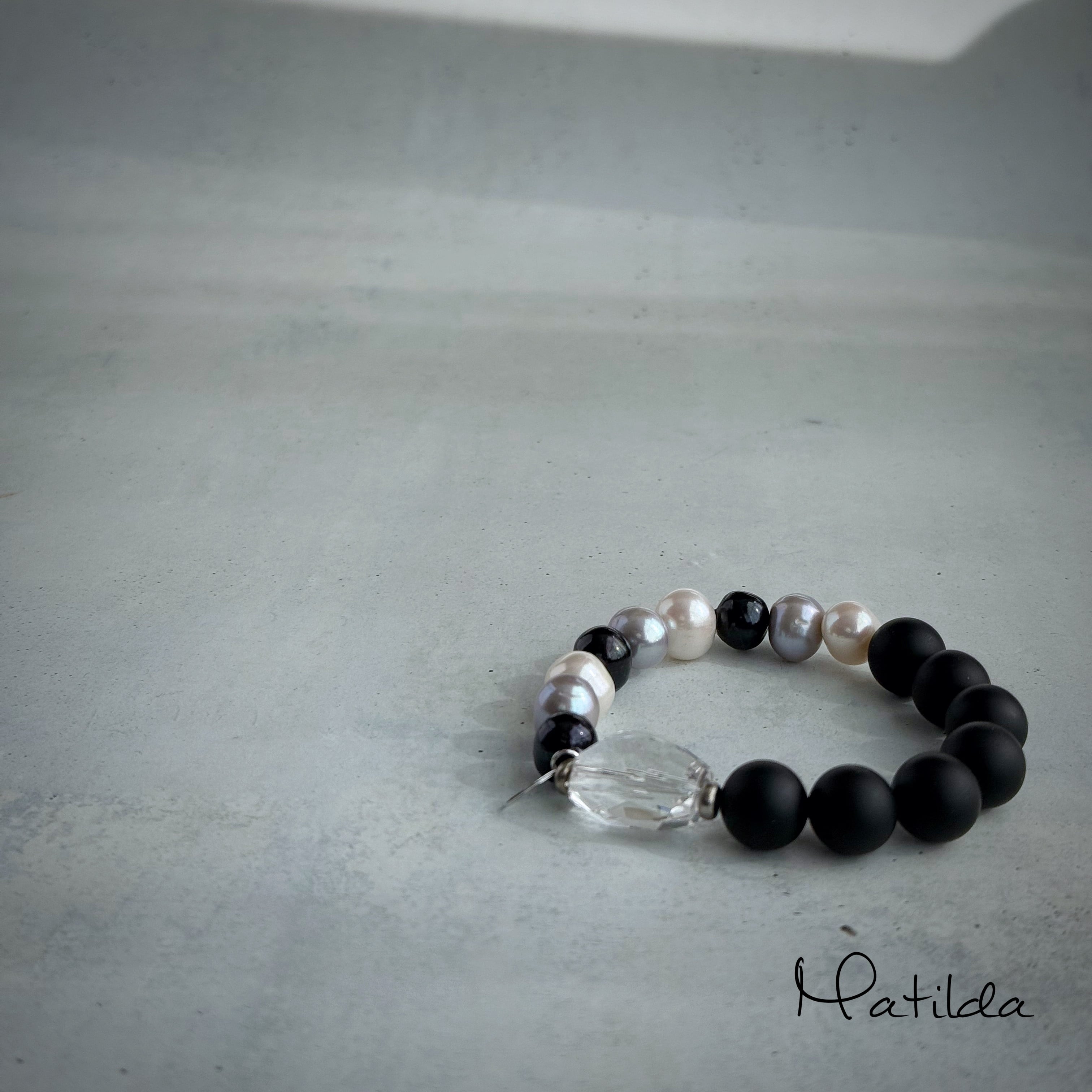 The 'Matilda' bracelet(オニキス×淡水パール×クォーツ)