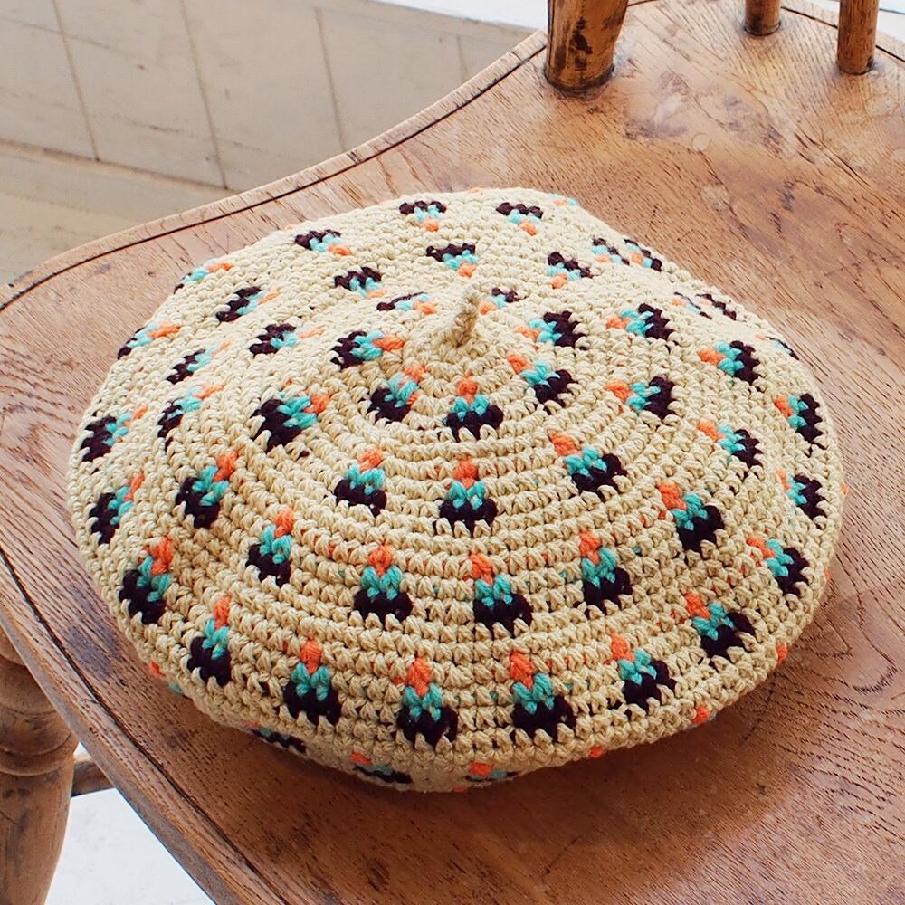 かぎ針編み・ダイヤ柄のベレー帽　グリーン