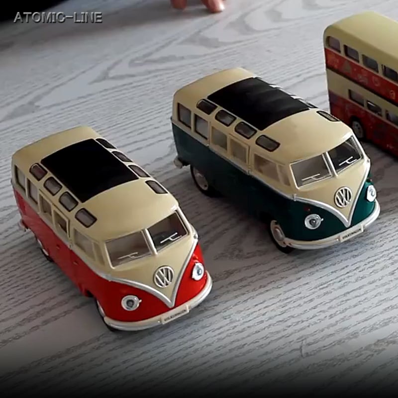 フォルクスワーゲン T1 バス 1/24 ミニカー 全2色 ライト点灯 エンジン