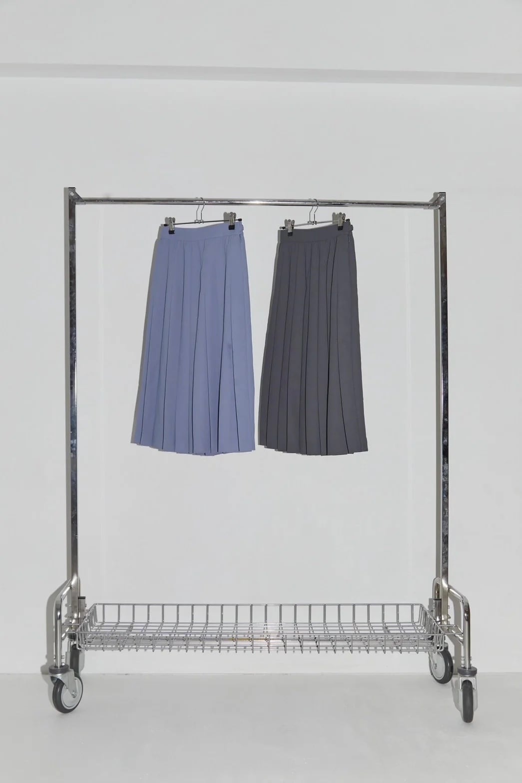 再入荷コンシャスショルダーフリルプルオーバーfrene 長ジレ2点