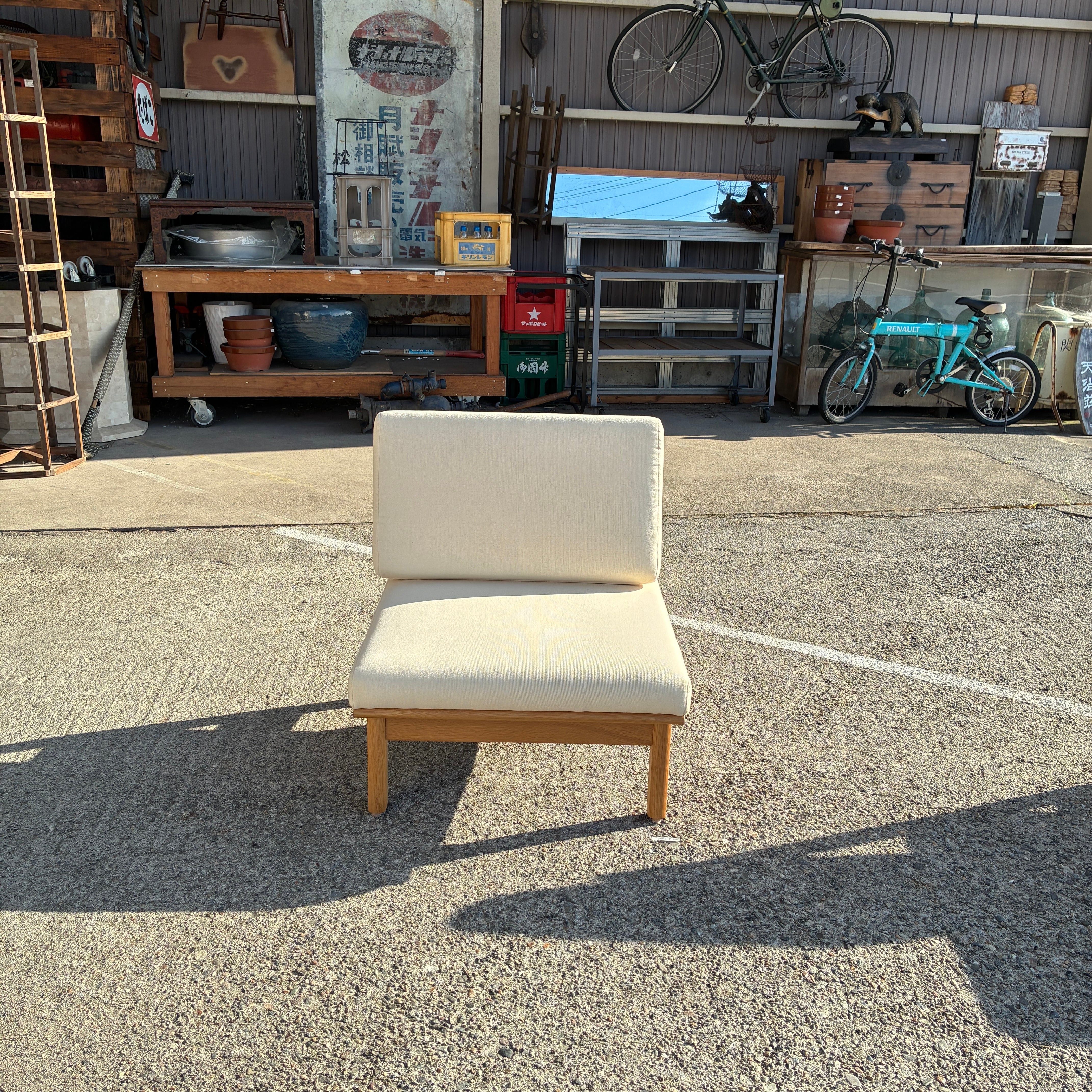 ベージュのアームレス一人掛けソファ② | ROKA STYLE