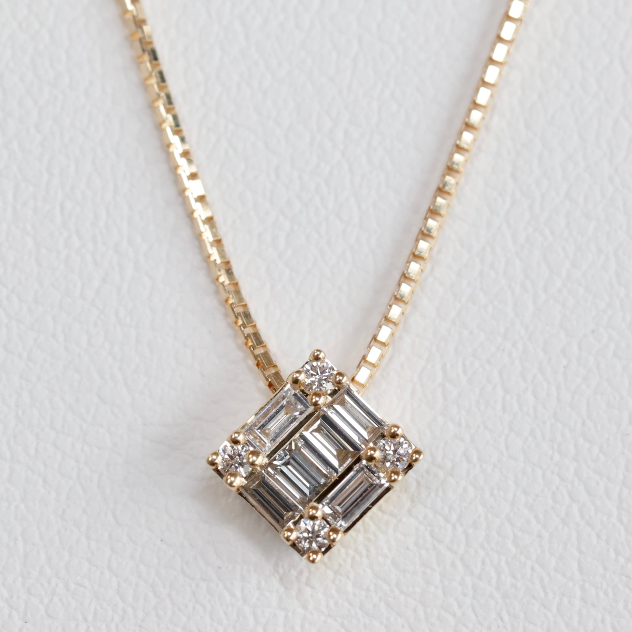 K18 ベルシオラ ダイヤモンド 0.19ct ネックレス スクエア YG 750