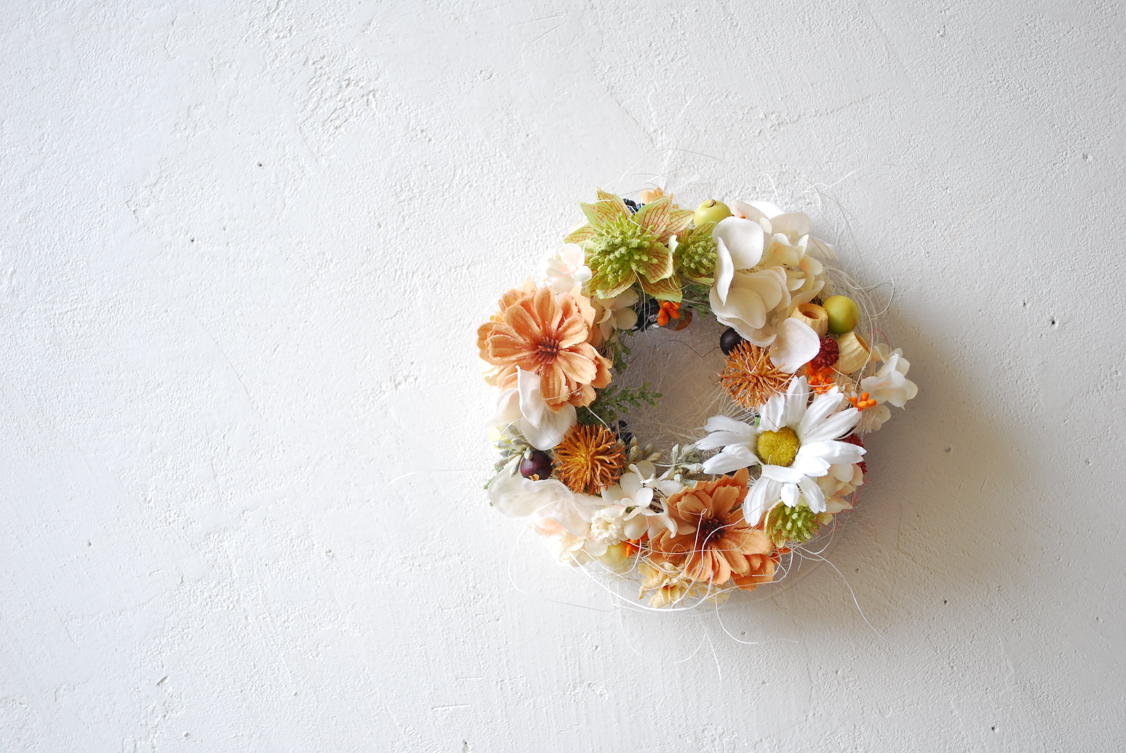 White&orange flowers|ミニリース