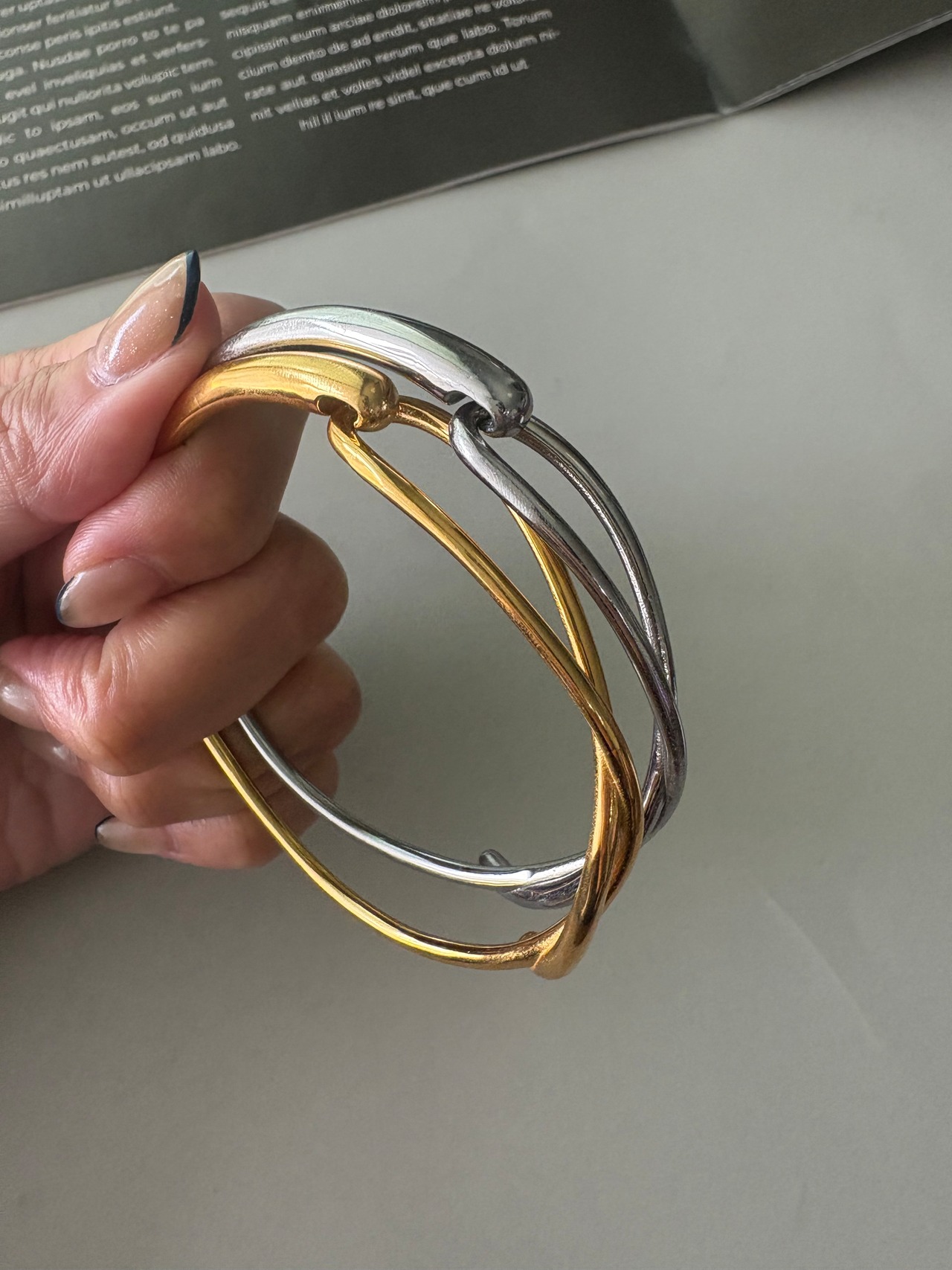 フックバングル