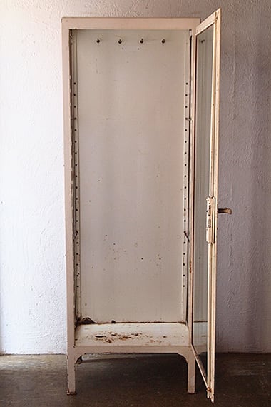 ドイツ.白い鉄のケビント-vintage metal cabinet | アンティーク