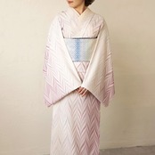 「雪椿」矢羽柄〜洗えるきもの（シルジェリー格子柄）〜