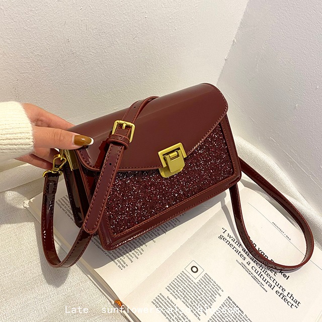 レッドレザーシングル スクウェア メッセンジャーバッグ Tiancai_Wing_Bag87112599099