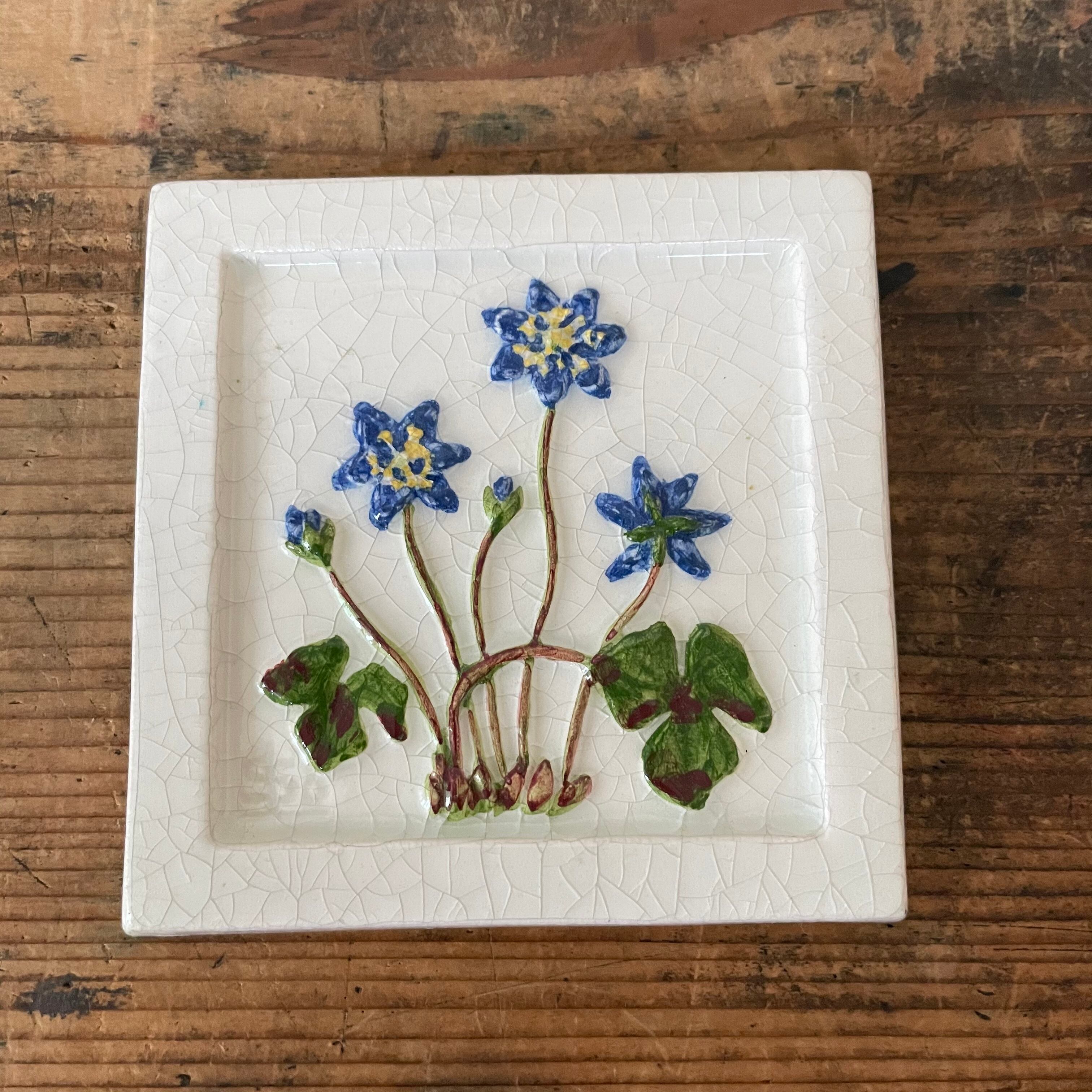 タイルのような陶器の飾り