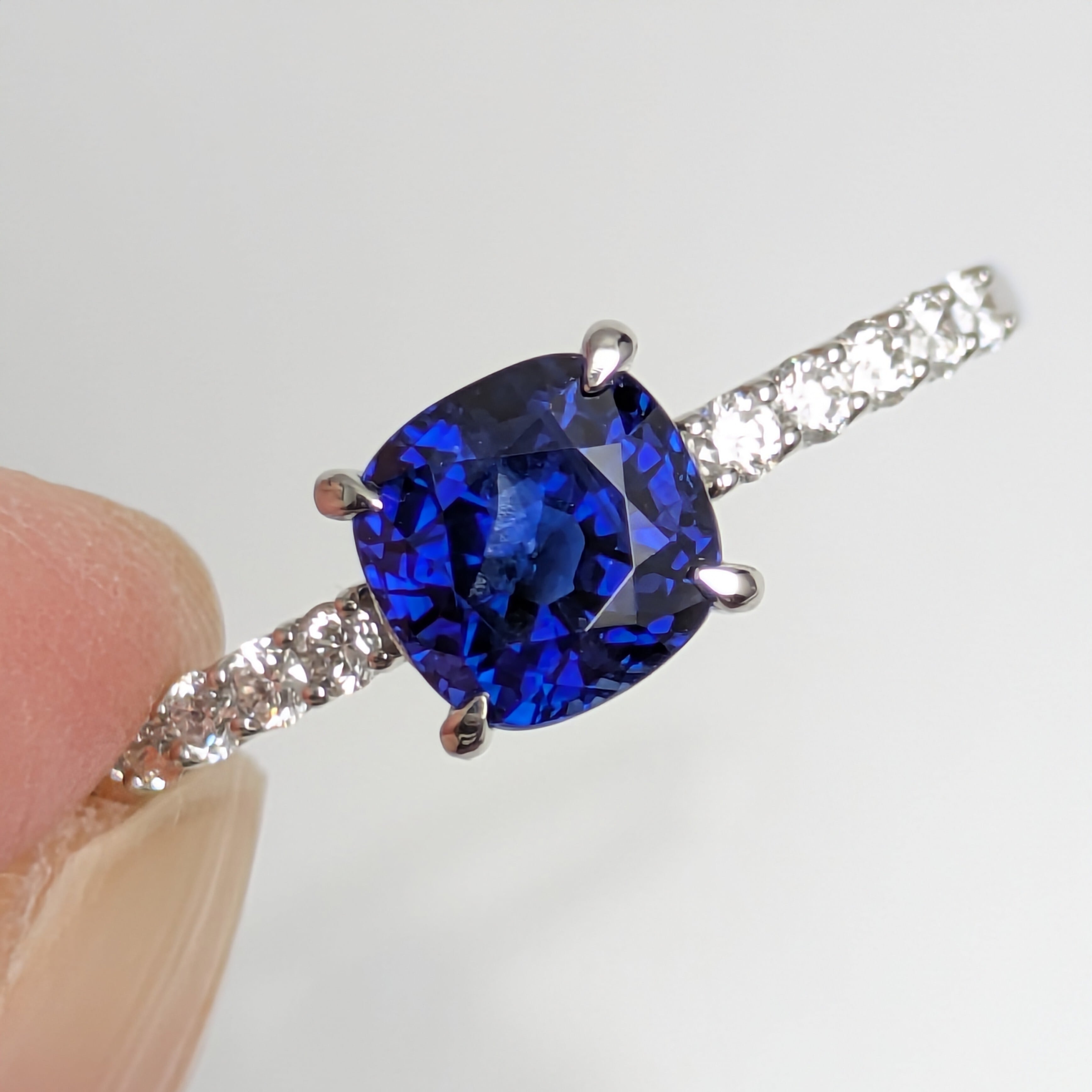 Pt950ブルーサファイアリング ブルーサファイア 1.245ct ダイヤモンド