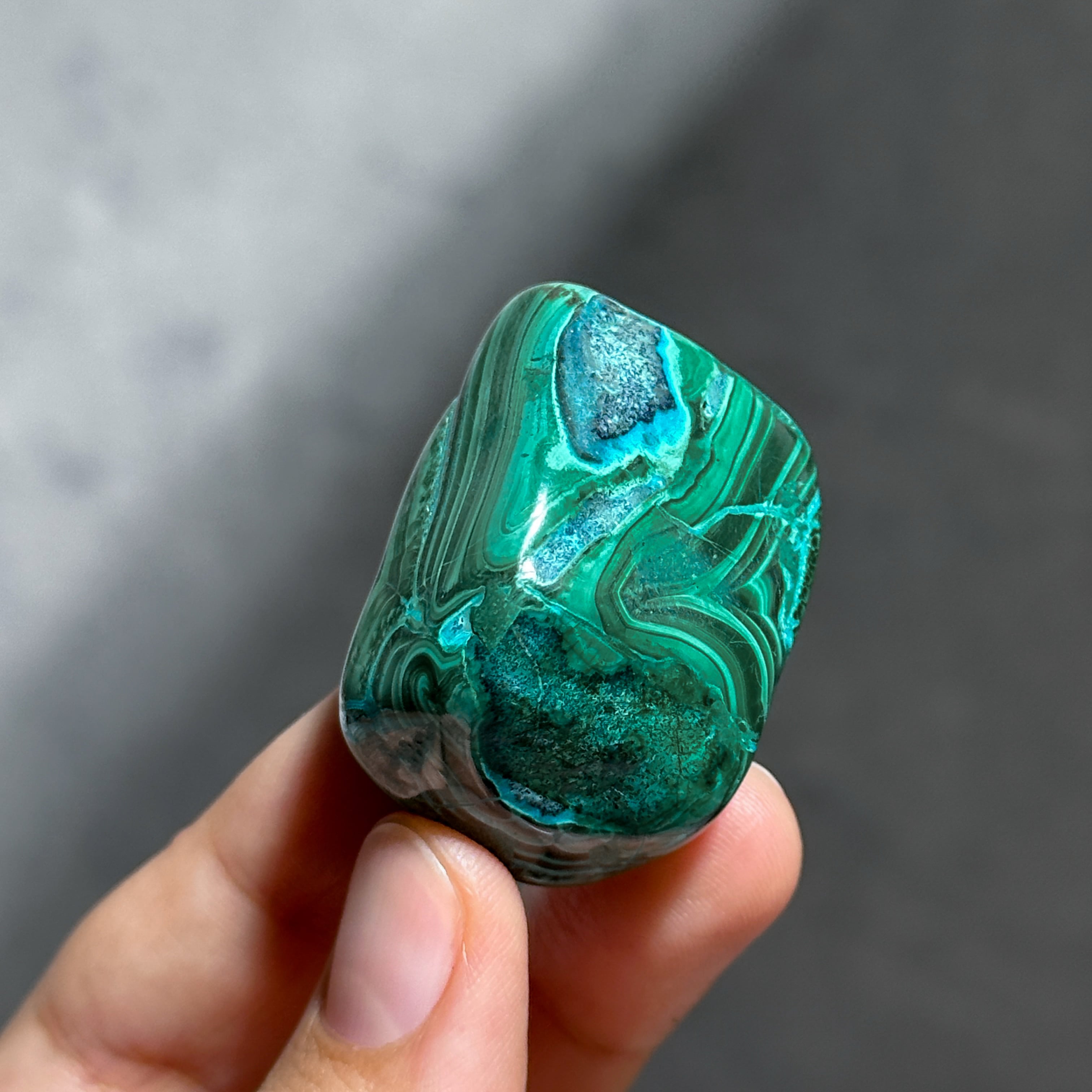 マラカイト/クリソコラ混合石　ハーフカット マラカイト with クリソコラ（マラコラ） タンブル08◇ Malachite with