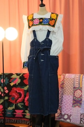 Folklore style foral embroidered blouse