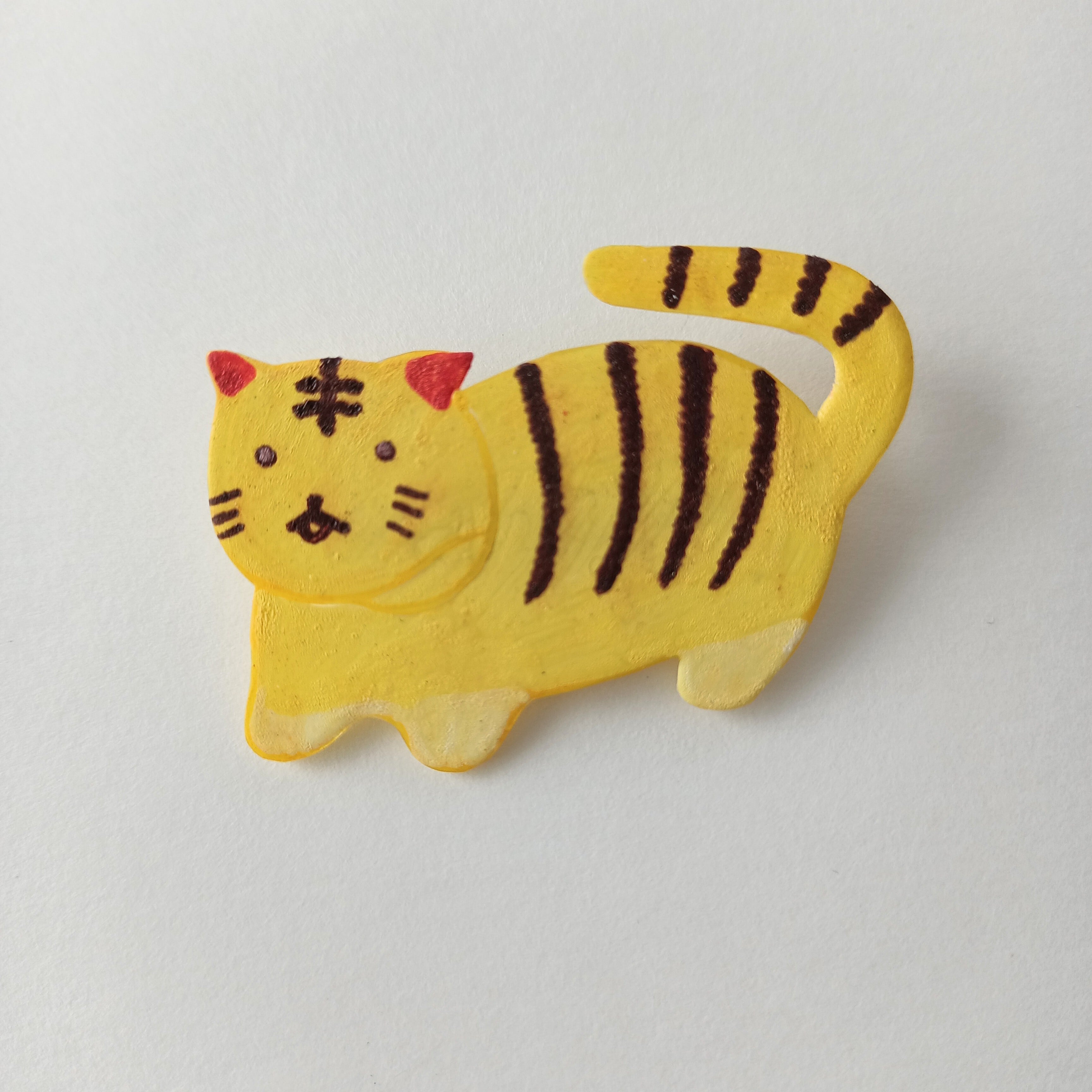 ヘンテコ ブローチ 「張子のとら」 手描き 一点もの