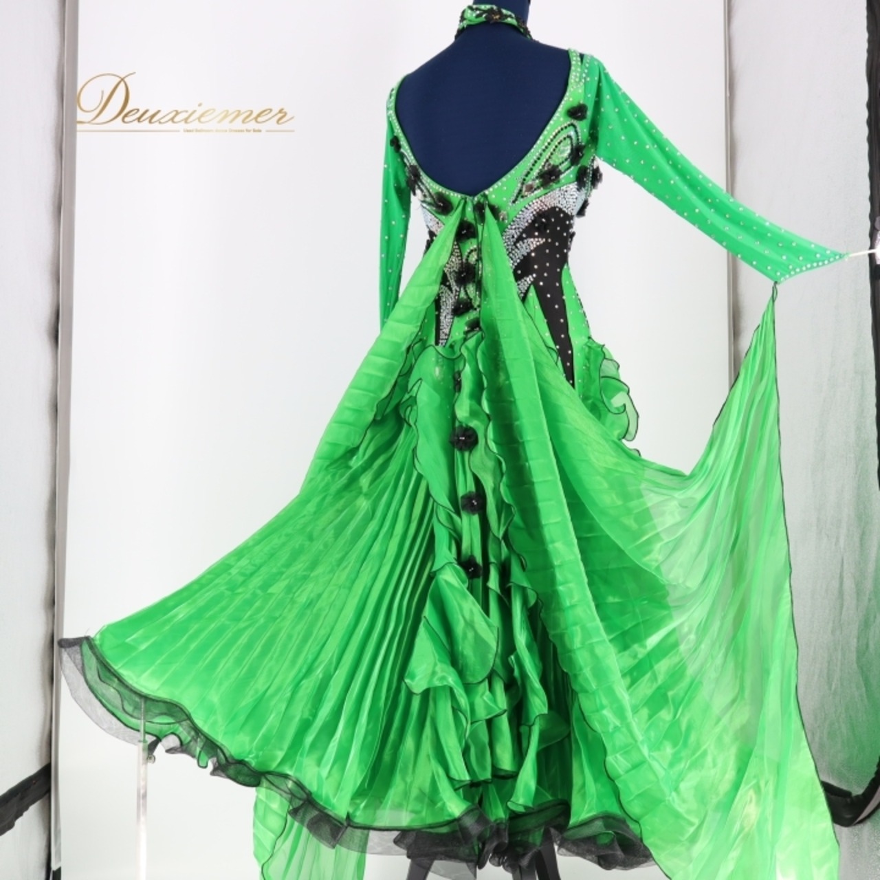 社交ダンス 衣装 スタンダードドレス スタンダード ドレス ワンピース 緑 フロート デモ 競技 ダンス パーティ プリーツ 黒 ブラック グリーン系 鮮やか 華やか 衣装ドレス デモ用 競技用 パーティー用 ダンスウェア コスチューム ステージ衣装