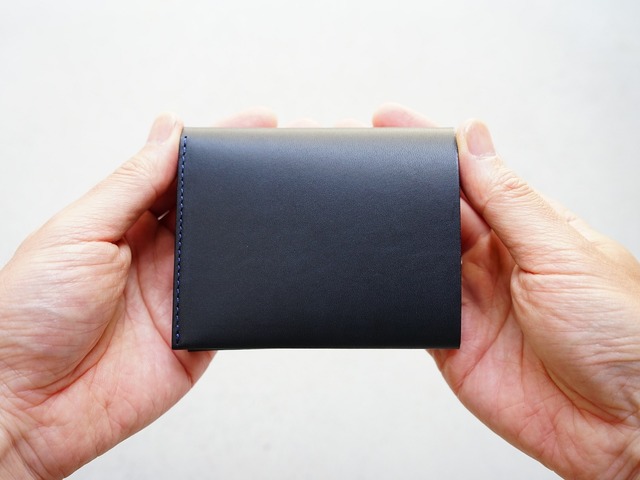 コンパクト二つ折り財布（小銭入れなし）【Aoi-card】