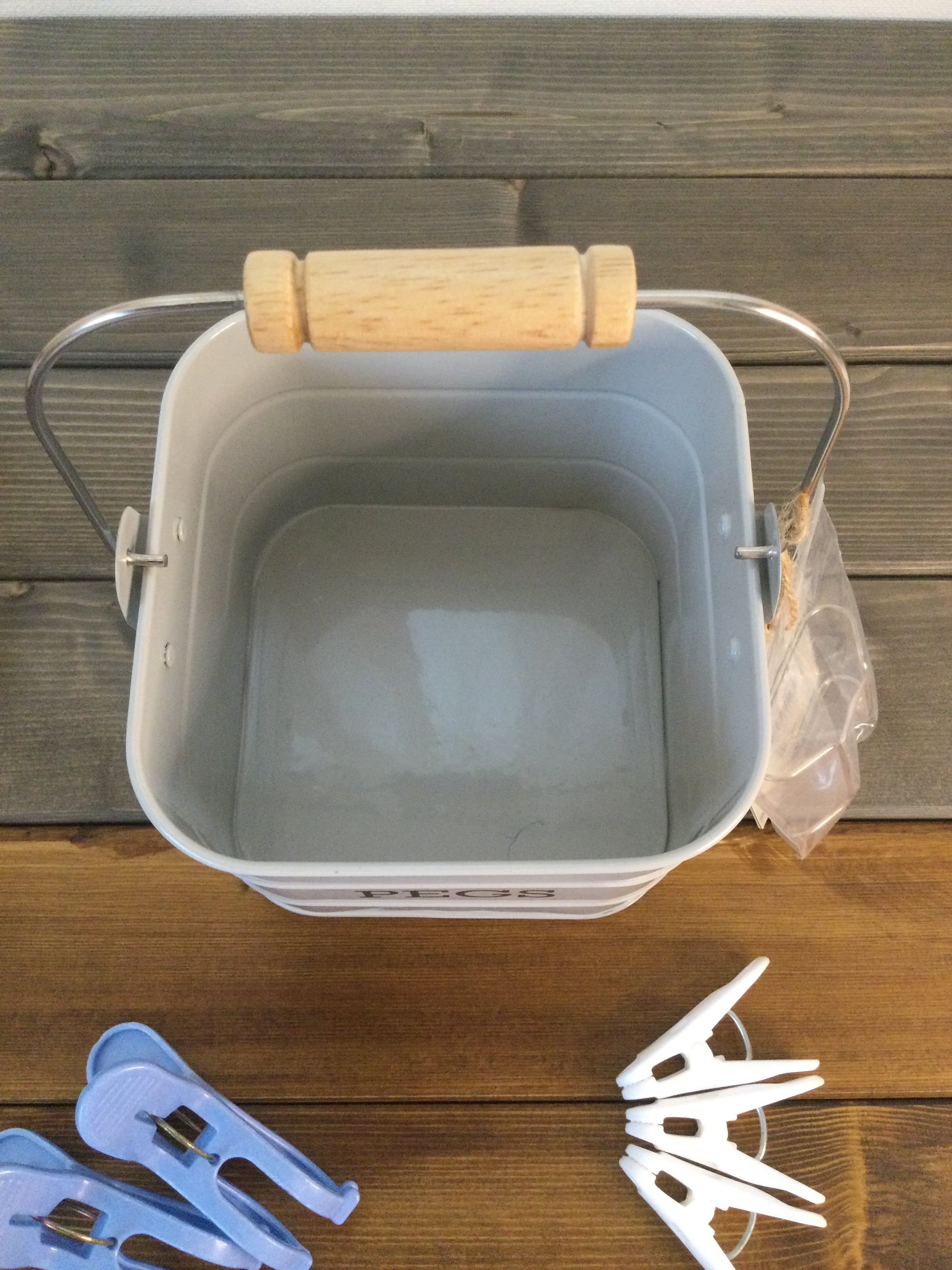 KitchenCraft Living Nostalgia - Hanging Metal Peg 洗濯バサミ入れ