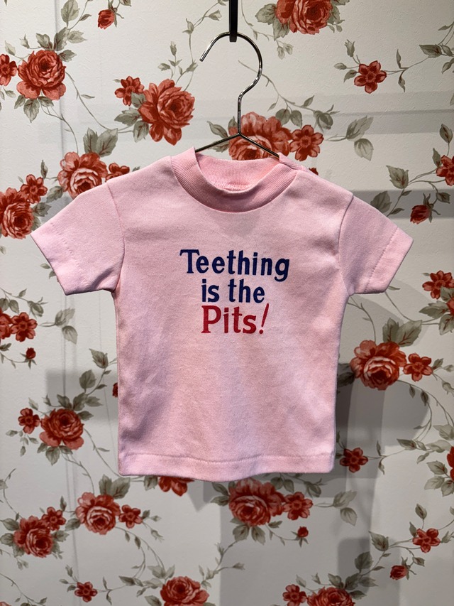 【KIDS vintage】teething is the pits T-sh   .  about 6-9m