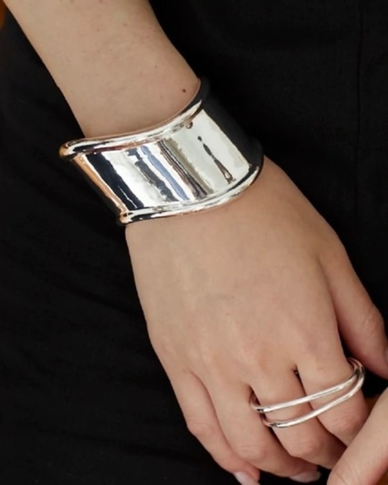 【限定復刻】Wide wave cuff