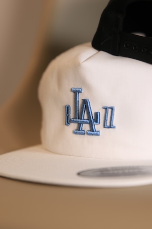 b"LA"zz Unstructured 5-Panel Snapback [WHITE x BLUEGRAY]