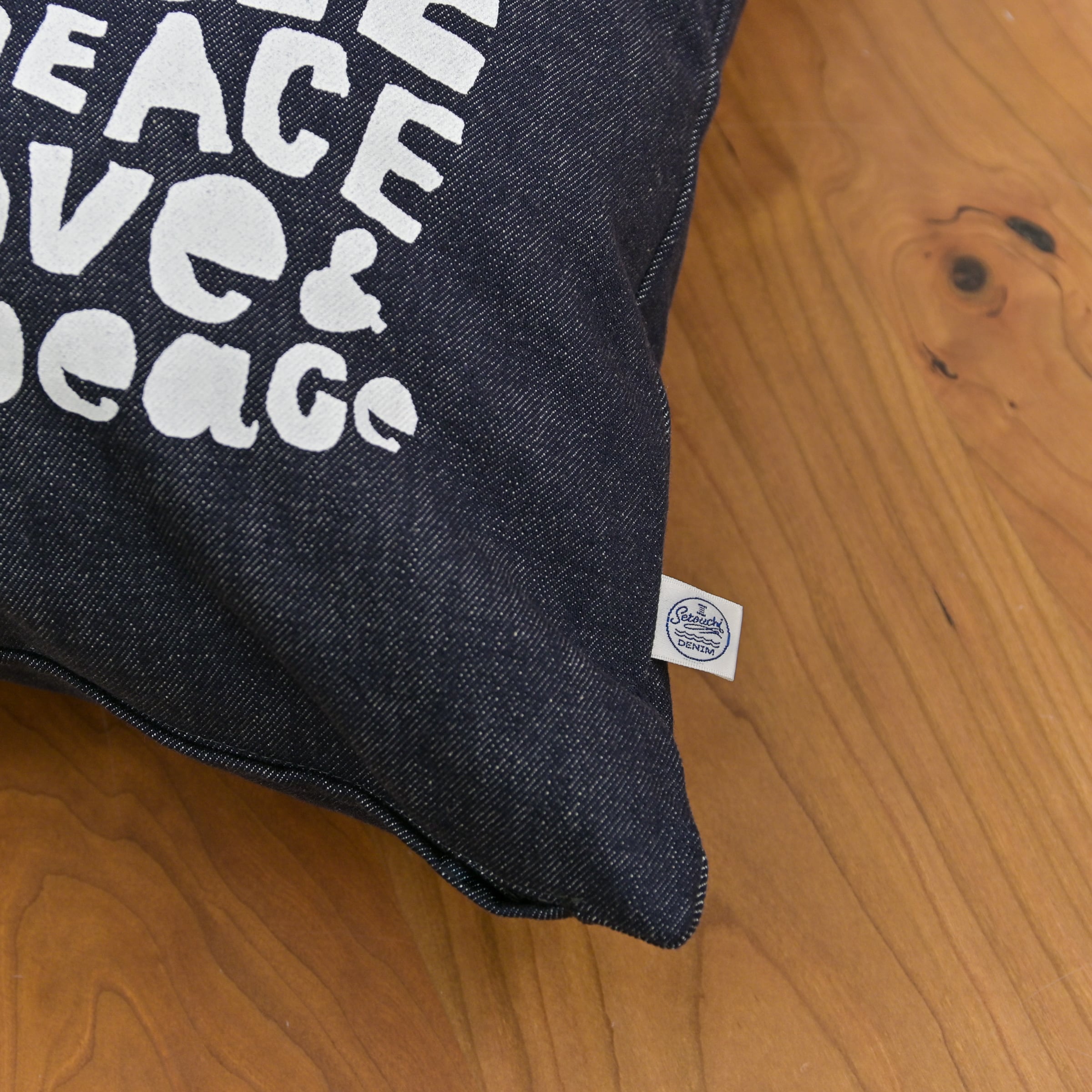 LOVE&PEACEクッションカバーⅣ(インディゴ) | Setouchi DENIM
