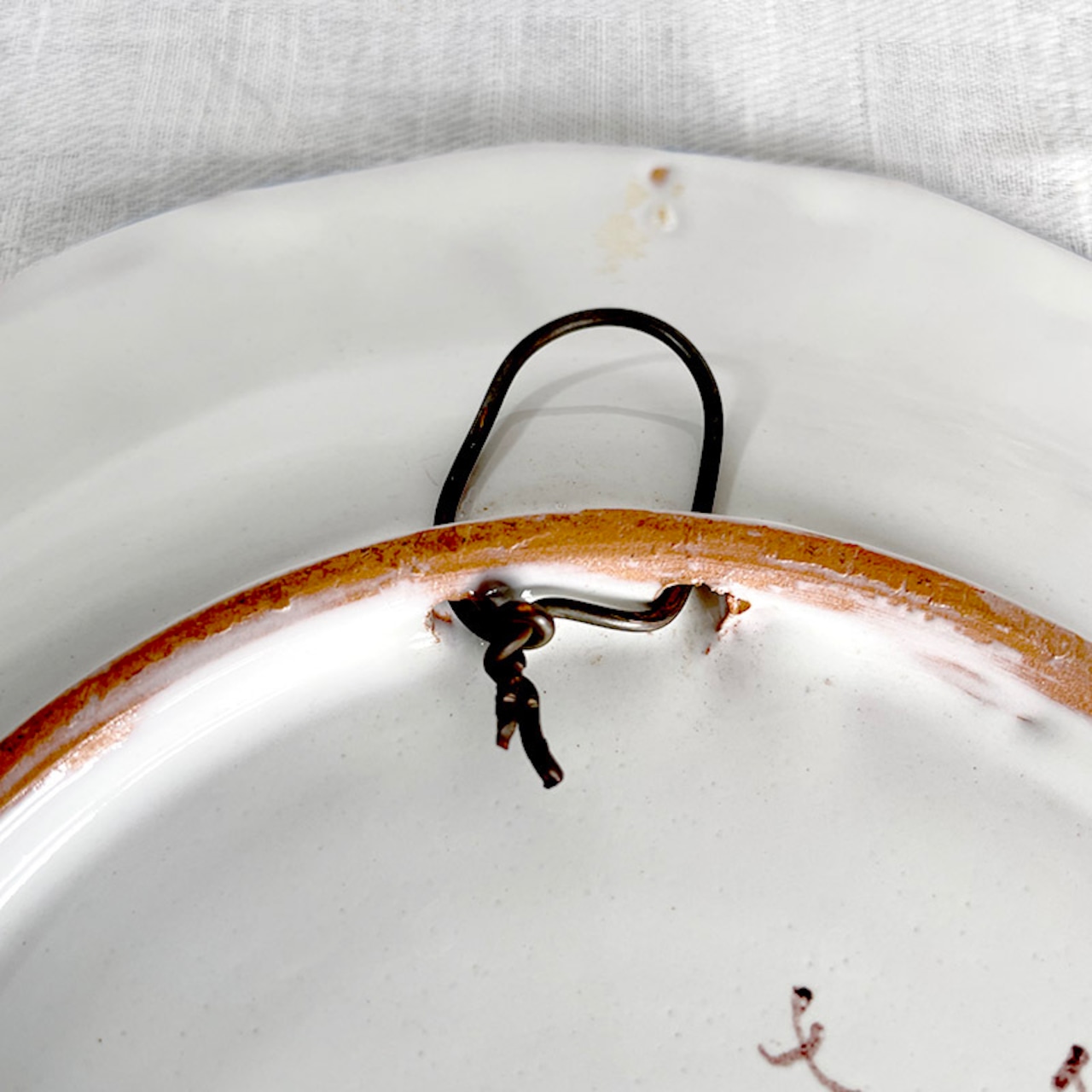 飾り皿　ハンドペイント ラフタッチの植物柄（壁掛金具付き） 12TWcz4