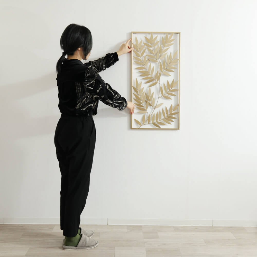 リーフモチーフのゴールドアイアンウォールアート