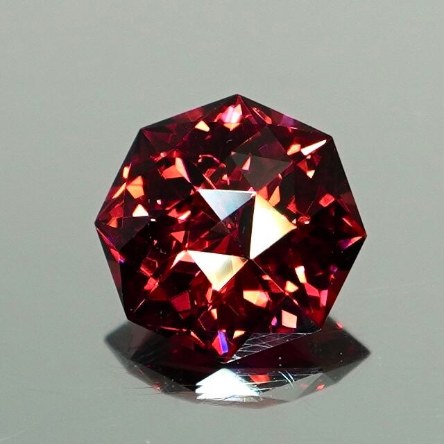 Star Rose Cut™️】星を刻む、紫紅の記憶 1.28ct 天然ガーネット