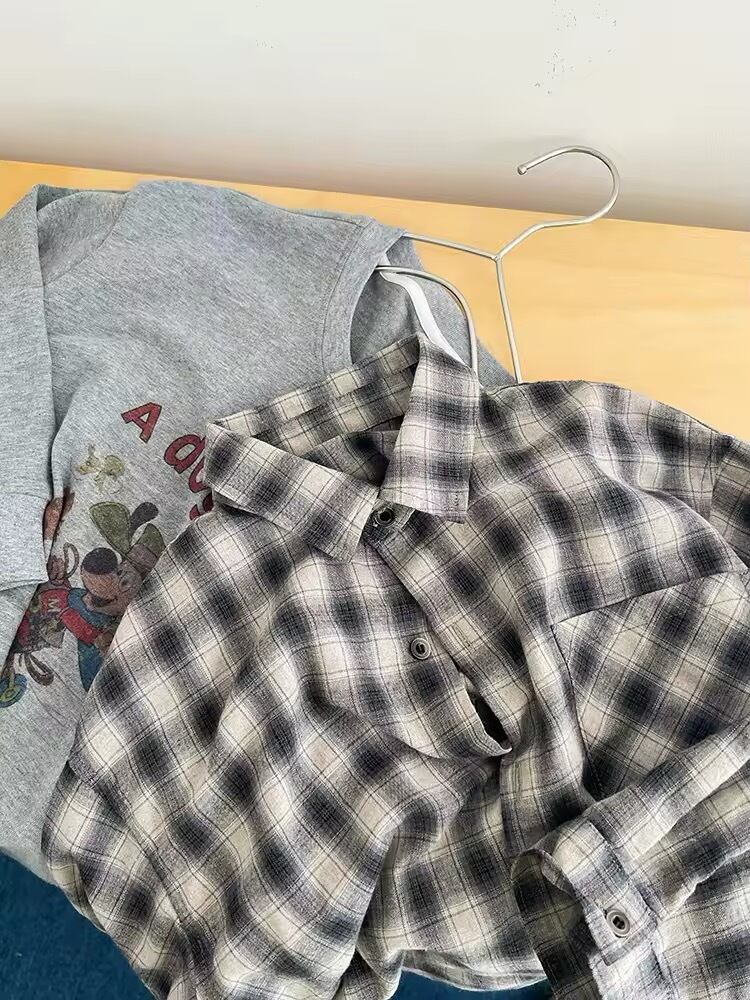 チェックシャツ