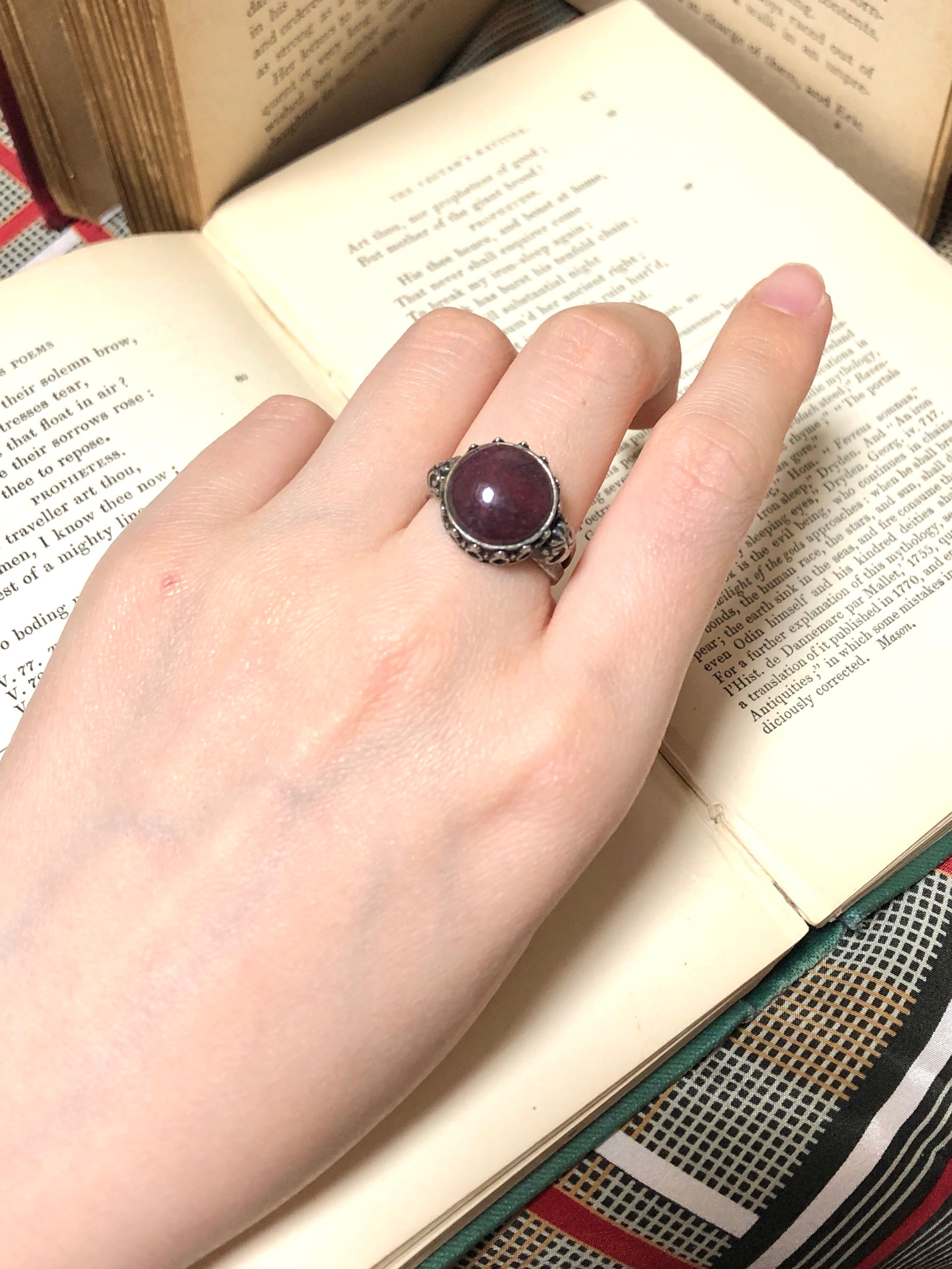 【Run Rabbit Run Vintage 】Darkpurple stone ring