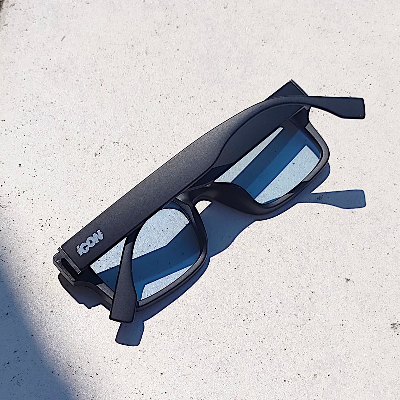 iCON】スリムスクエアサングラス y300079 マットブラック/ペールブルー