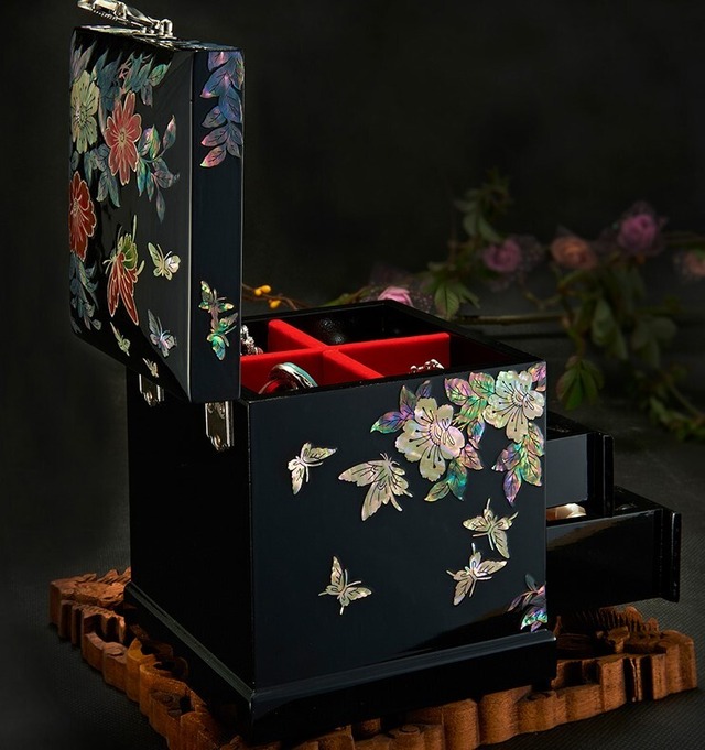 韓国時代劇 王妃さま 側室のお部屋 調度品 韓国高級螺鈿 小物入れ 三段仕様 どこにもない家具がここにある Gloria Sakura グロリアサクラ