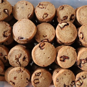 ネコと女の子の缶