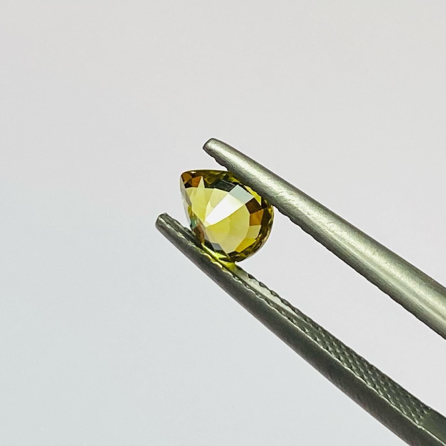 キラキラネオンカラーのマリガーネット