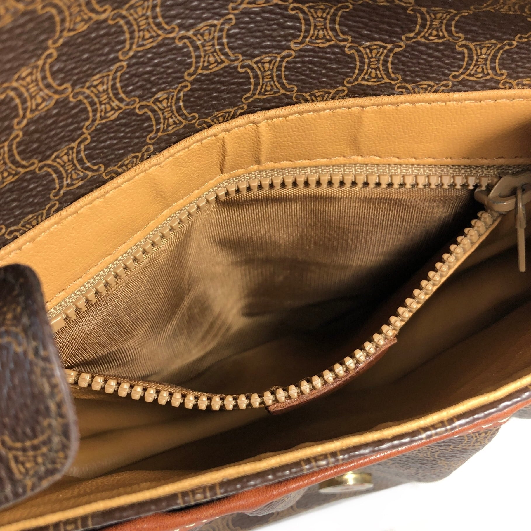 CELINE セリーヌ マカダム ブラゾン型押し フロントベルト ポシェット