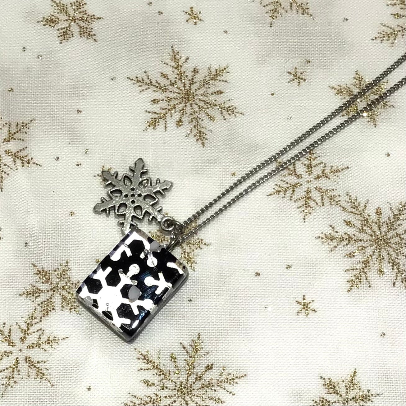 冬のおくりもの ネックレス | 小樽ガラスアクセサリー 硝屋(SHOYA)