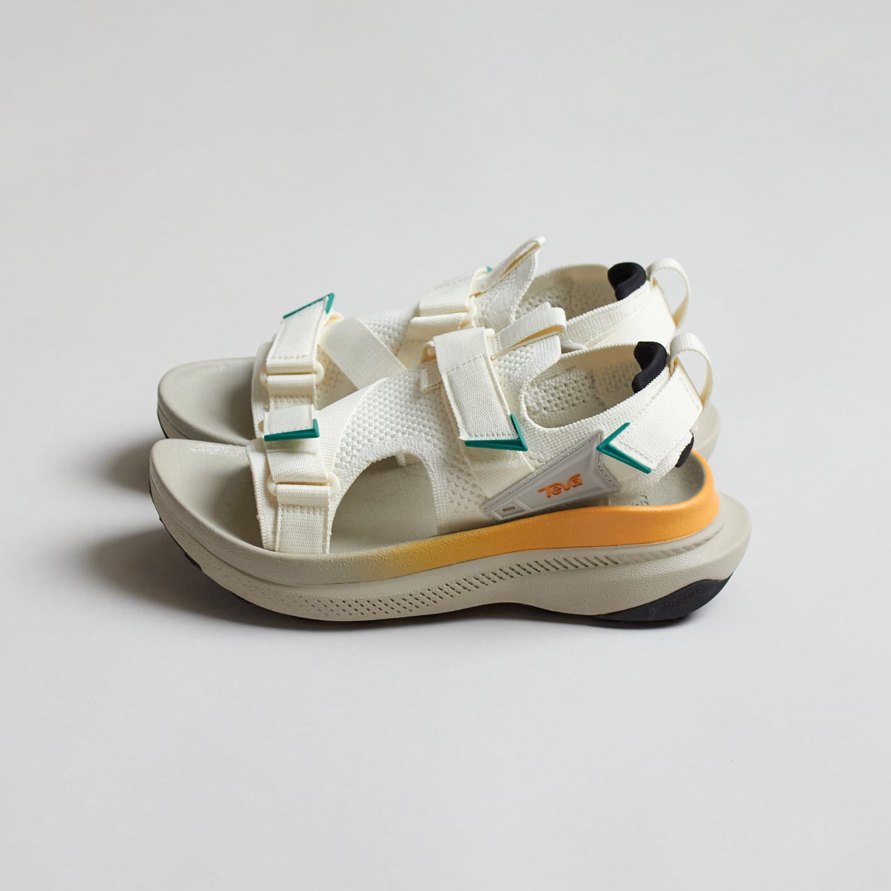 【ほぼ未使用品】Teva AVENTRAIL テバ アベントレイル27.5cm Teva(テバ)W AVENTRAIL (アベントレイル) -マシュマロ/マリー