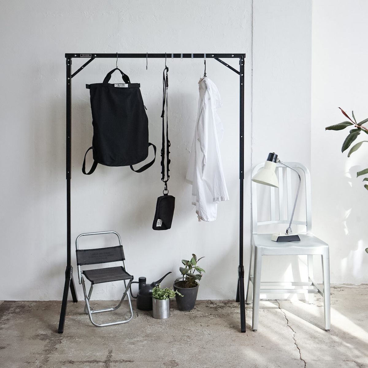 送料無料】Factory Black Hanger Rack 