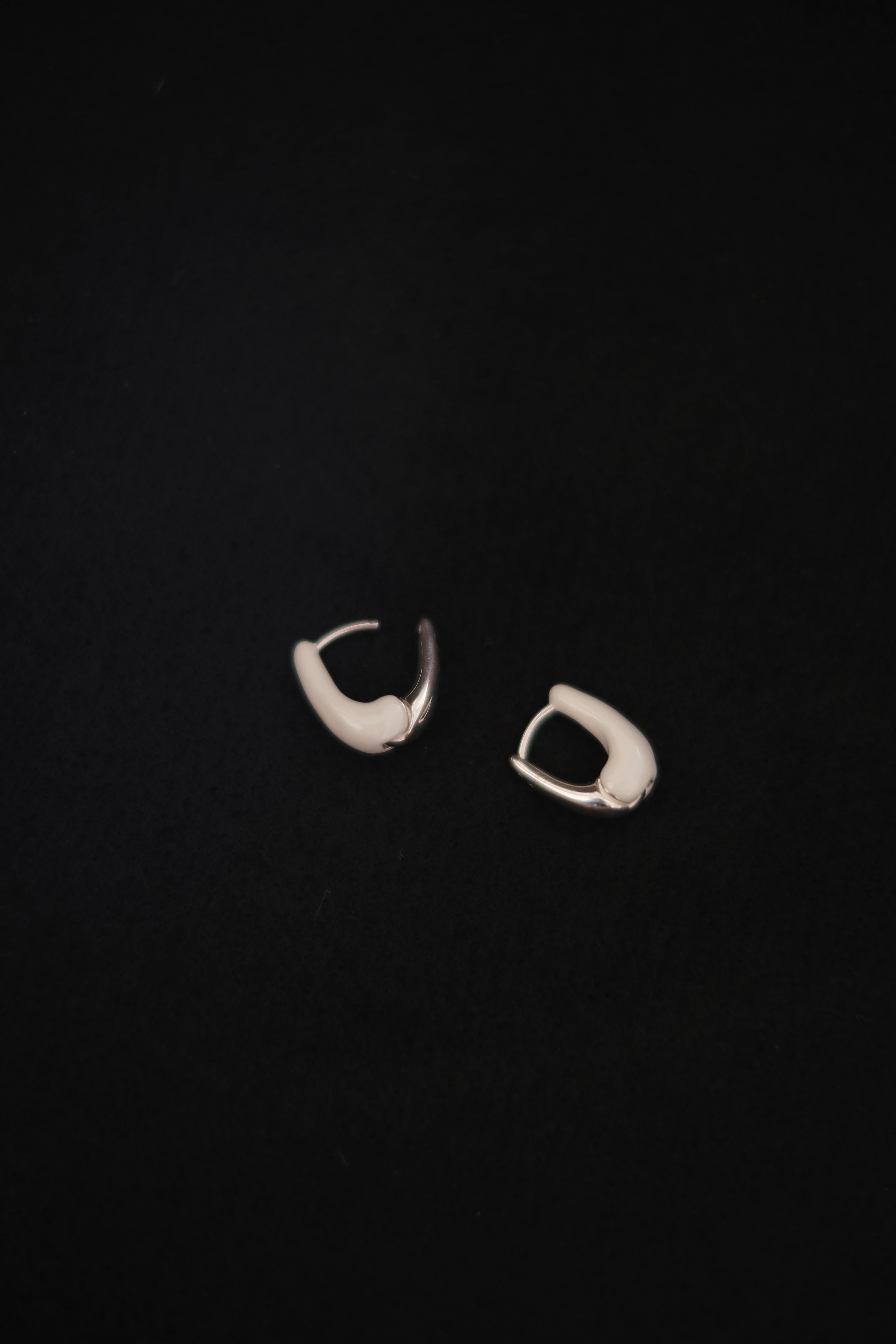 R.ALAGAN /DIPPED TINY TINY PUFFY HOOPS | LIVING