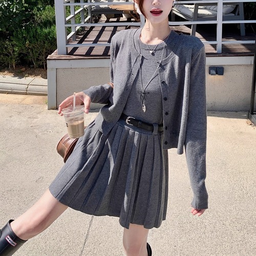 【3点セット】クルーネックカーデ＋ノースリーブプリーツニットワンピ＋ベルト ・72600