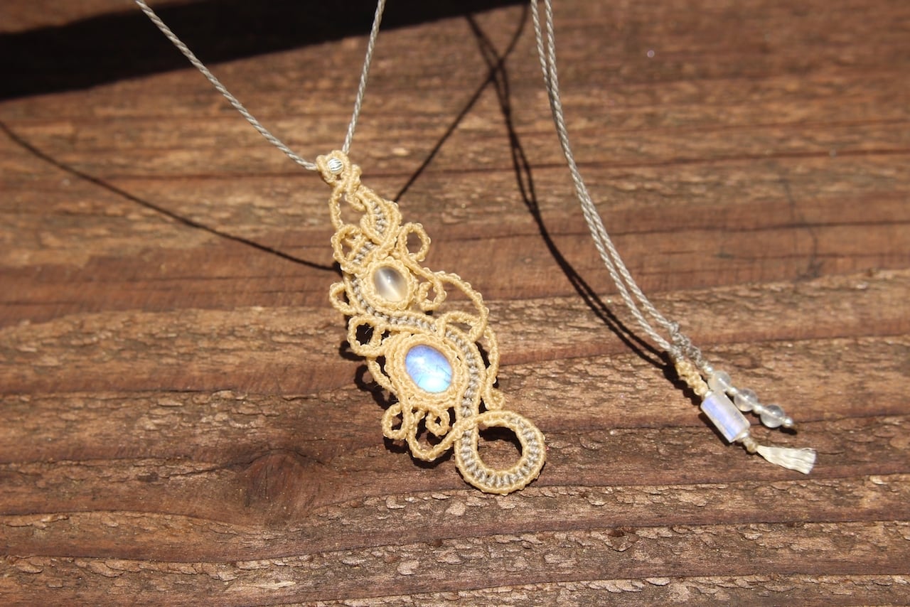 Blue moonstone & moonstone cat's eye micromacrame pendant