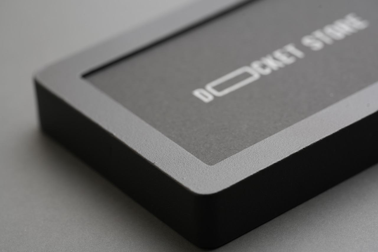 HEAVY CARD HOLDER