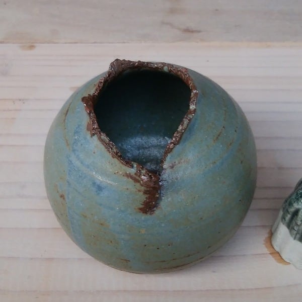 一輪挿し 丸形 破れ口 水色マット【青陶舎】 | 沖縄の工芸品うぃーりきさん