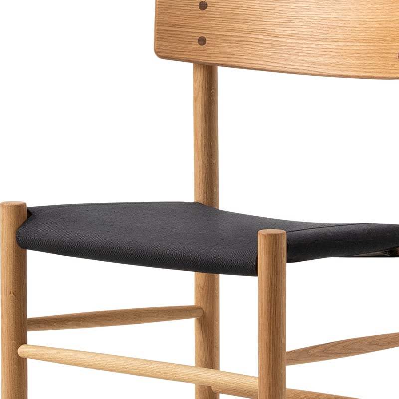 J39 Oak Oil Shaker Chair Black canvas［ Fredericia ］ | REAL Style