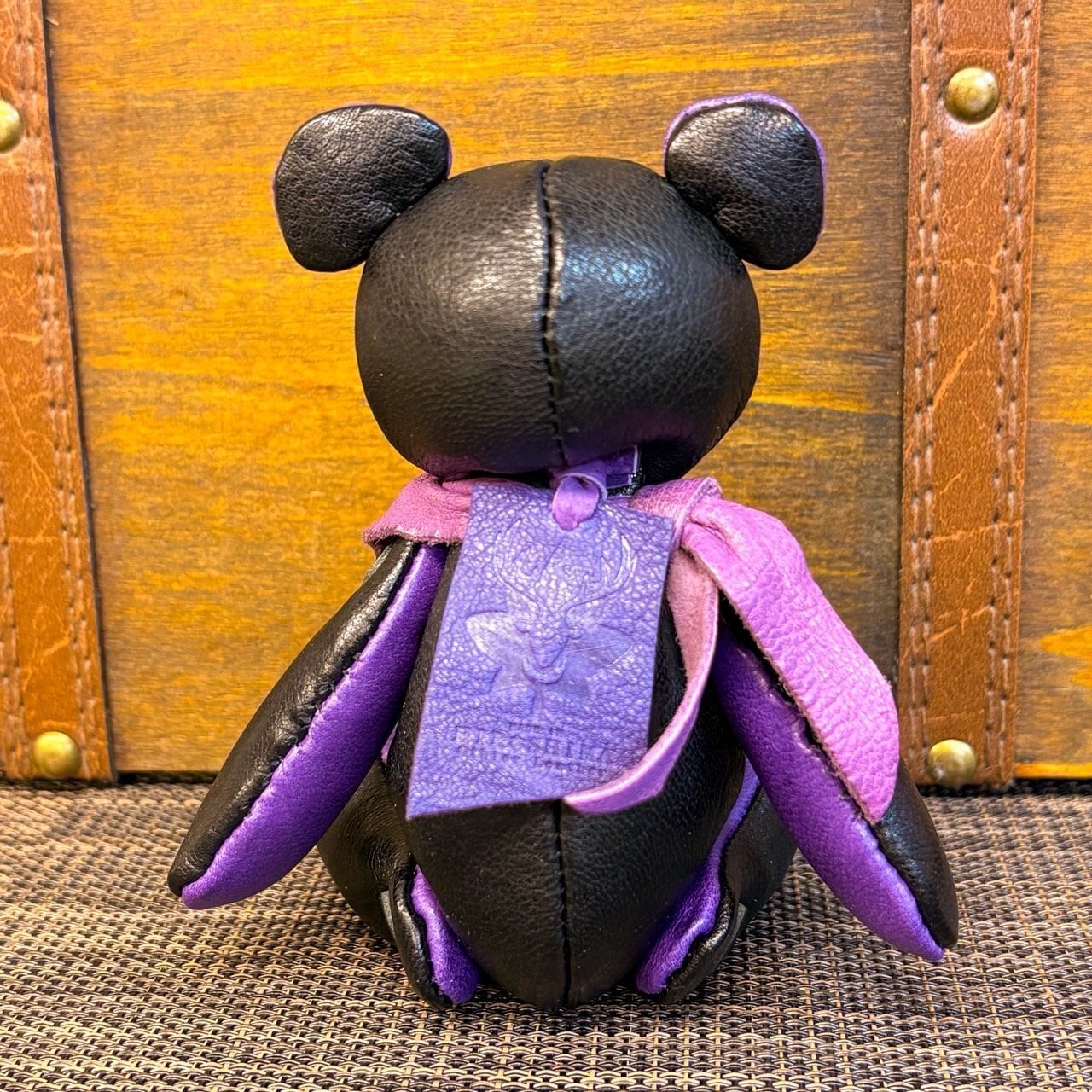 【ジビエレザー鹿革】のベルベア★マイスターの手作り「ベルズベア」ブラック＆パープル　写真の1点販売です