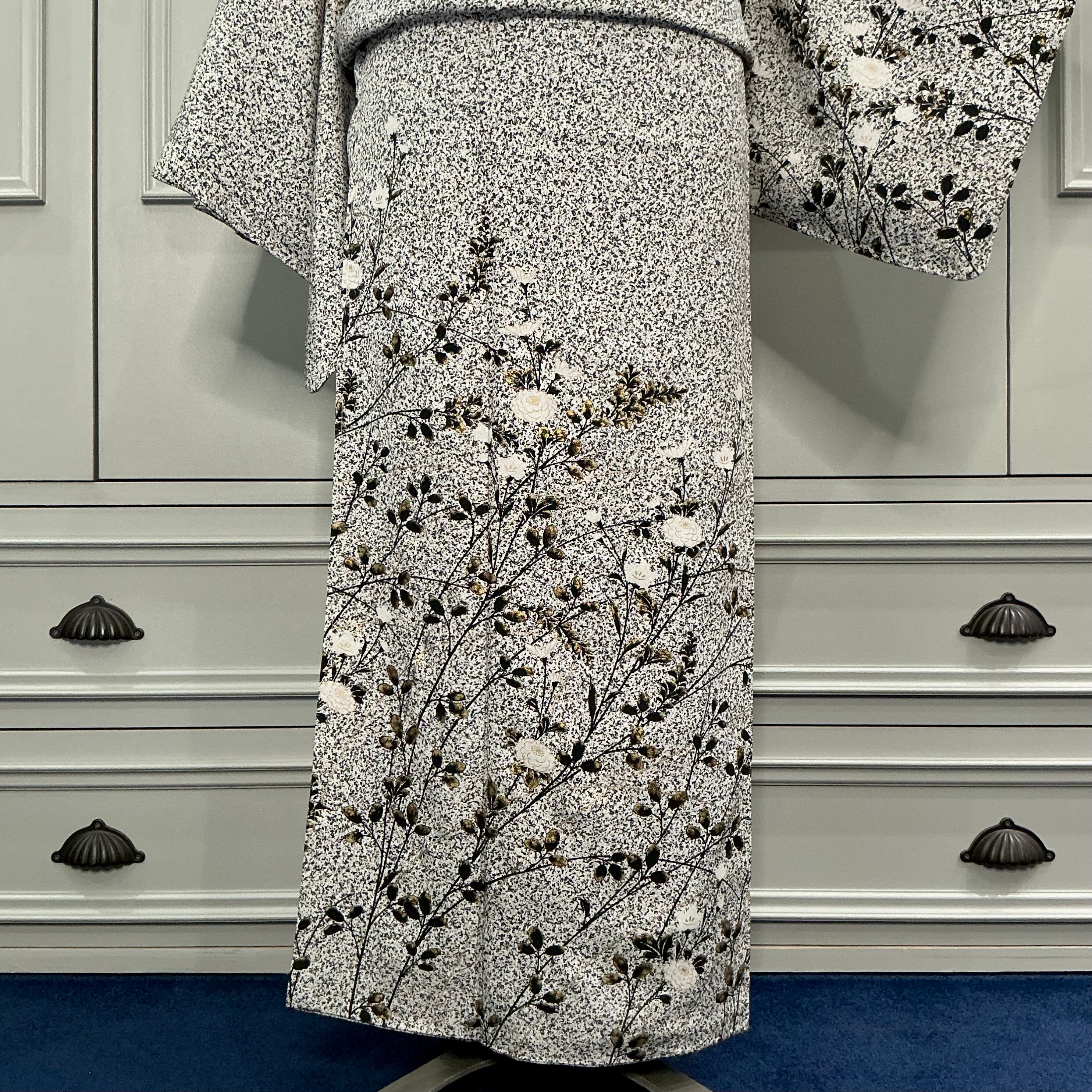 モノクロの秋草＊たたき染め 菊 桔梗 萩 白 墨黒 グレー ブラック 訪問