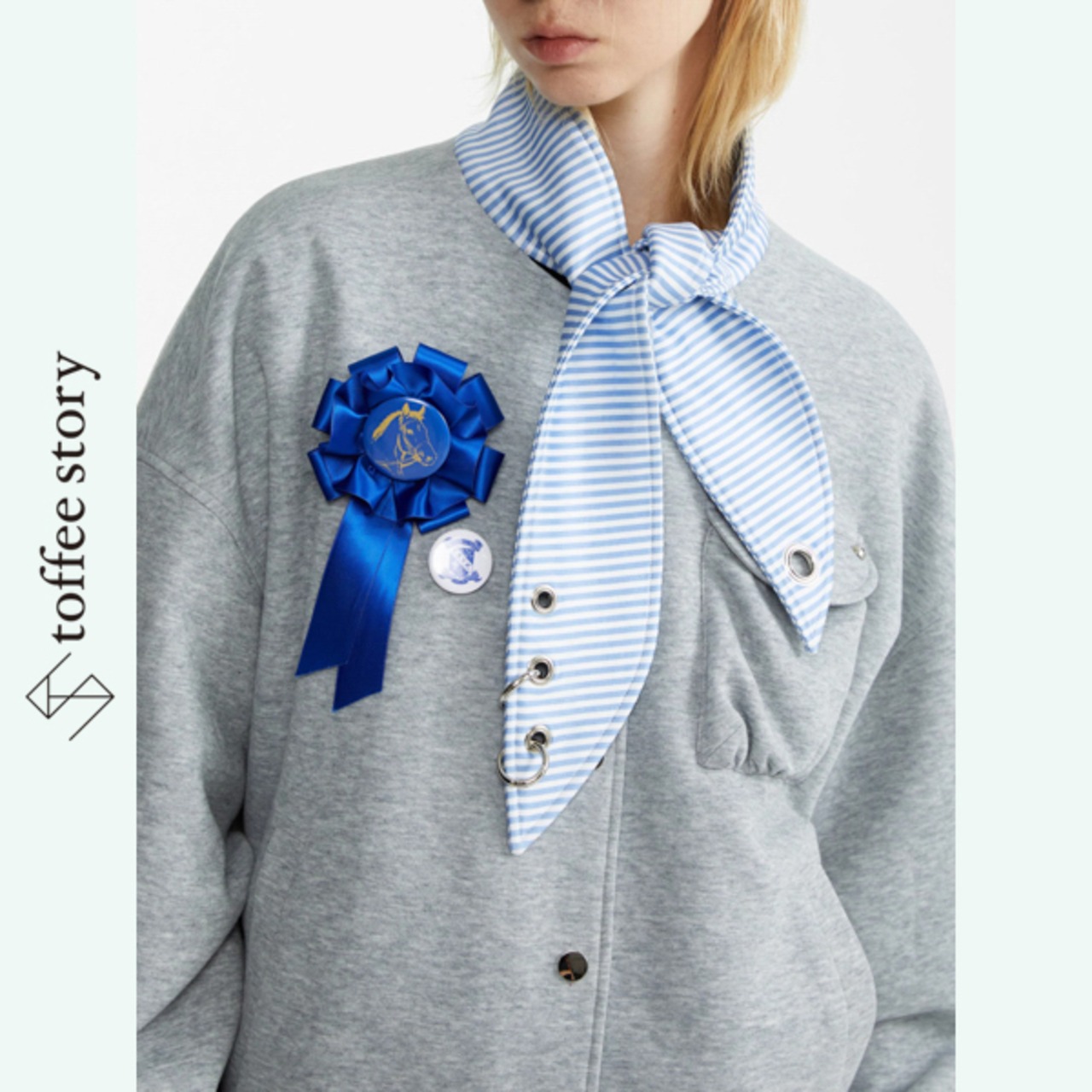 ストライプを忍ばせた灰色の構築ジャケット 《B0040》