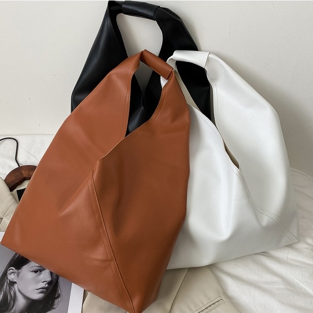 3color レディース バッグ 鞄 トライアングルトートバッグ ショルダーバッグ ハンドバッグ 変形バッグ 肩掛け 手持ち 大容量 PU 大人ガーリー ガーリー 大人カジュアル カジュアル シンプル ブラック ブラウン ホワイト お洒落 春夏 春 夏 秋冬 秋 冬 ママ ママコーデ 20代 30代 40代 デート お出かけ 普段使い 韓国 トレンド かわいい 可愛い 大人 大人女子 大人かわいい 大人可愛い 通勤 通学 学生 旅行 海外旅行 インスタ映え