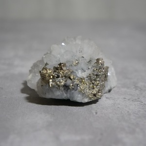 クリアクォーツ / パイライト / 原石 標本