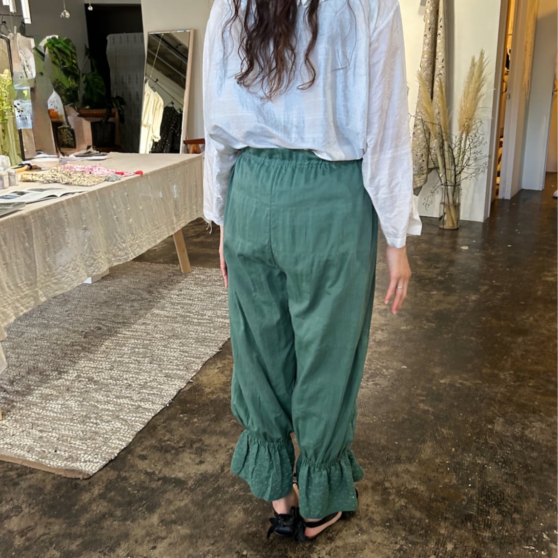 BUNON(ブノン) EMBROIDERY GATHER PANTS コットンシルク 裾フリル