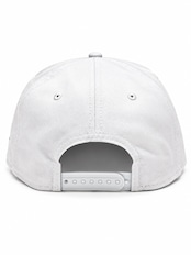×NEW EAR COLLEGE 3D NEEDLE CAP WHITE