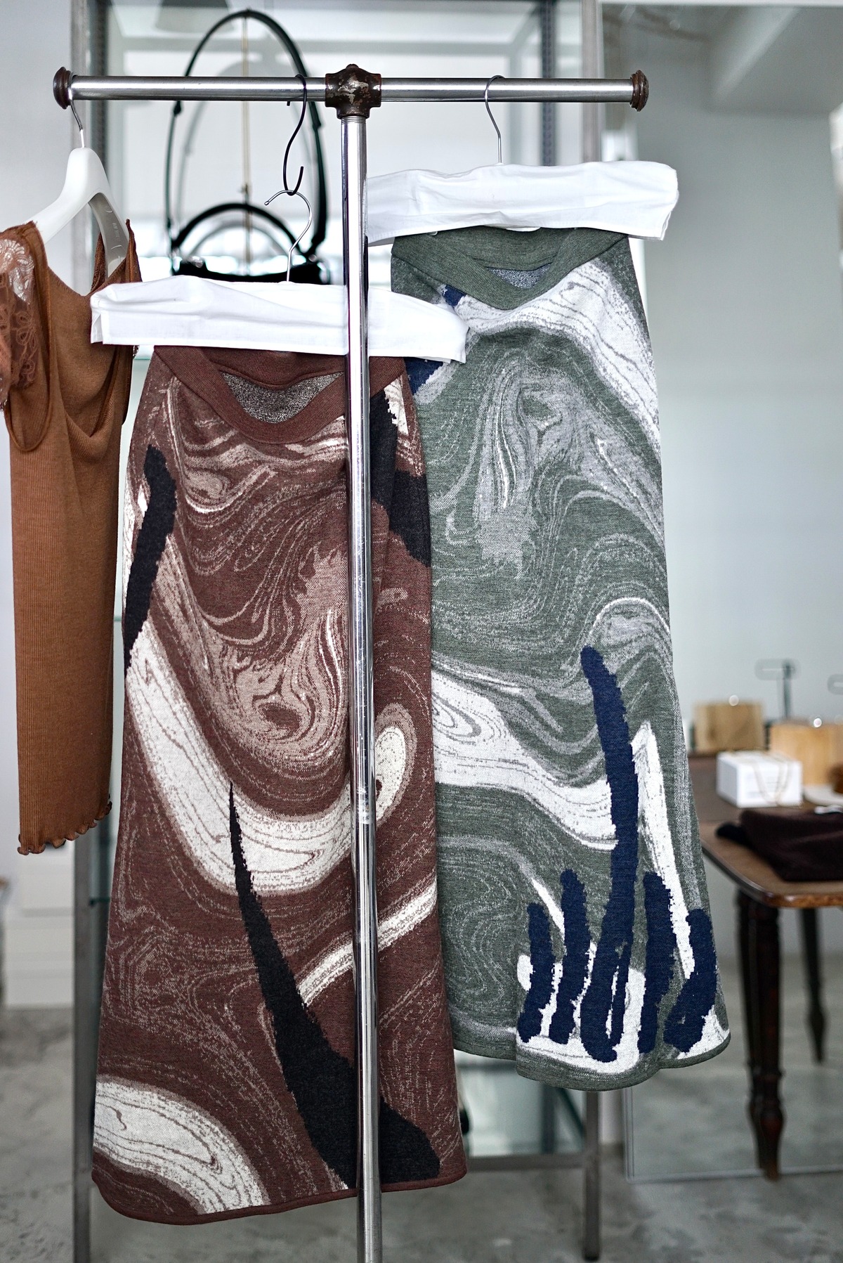 Mame Kurogouchi / Marble Pattern Knitted Skirt (BROWN / KHAKI 